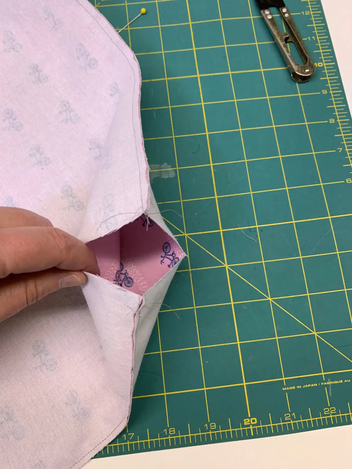 Easy Sewing Tutorial: Reversible, Gift-able Tote Bags