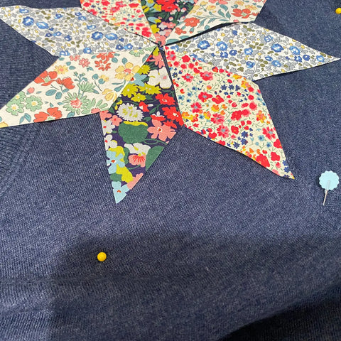 Iron 8 pointed star to the shoulders of the sweatshirt