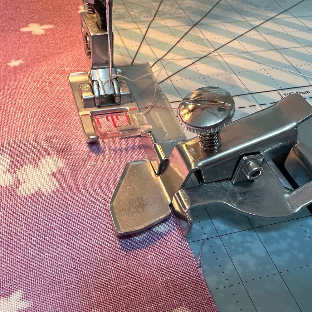 Magnetic Seam Guide with Clip - Seam Guide